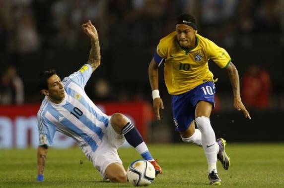 Equipe de Dunga saiu perdendo, empatou no segundo tempo, mas não jogou bem