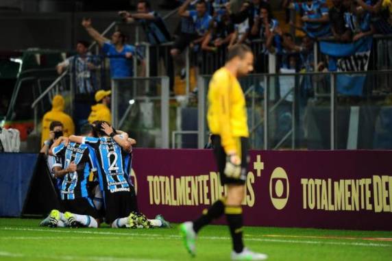 Equipe de Roger cumpriu seu papel dentro de casa com gol de Luan