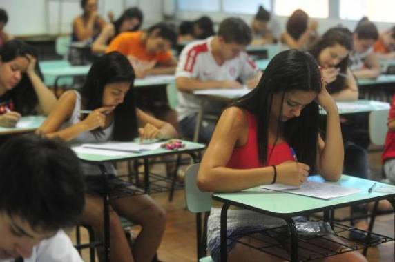 Segundo o ministro da Educação, Aloizio Mercadante, a pasta estuda uma forma de melhor avaliar os estudantes