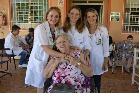 Ações buscam proporcionar conforto e descontração para os 32 residentes do local