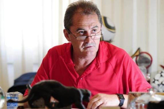 Novelletto reclama que Bombeiros desconhecem realidade do Interior e exigem padrão Fifa. Dirigente prevê 1,6 mil profissionais desempregados 