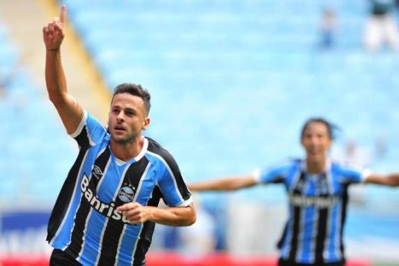 Bobô saiu do banco para garantir a vitória do Tricolor na Arena