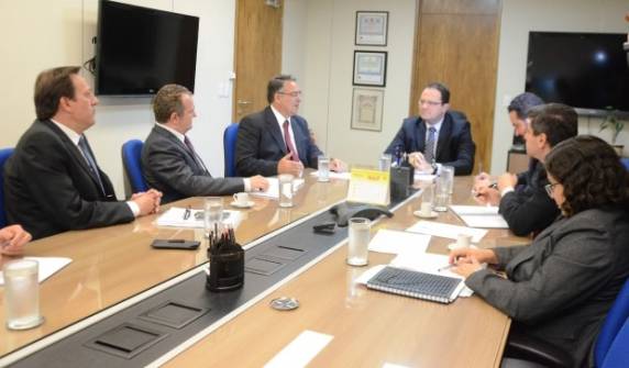 Governo estadual diz que Barbosa ficou de estudar ideia sobre desconto