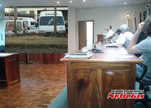 Três ambulâncias estão esperando conserto 