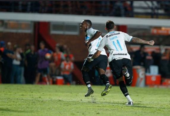 Time de Roger empatou aos 45 minutos, com Lincoln