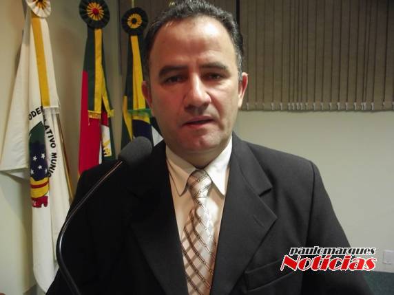 De acordo com o 

parlamentar do PT o trator não foi mais visto