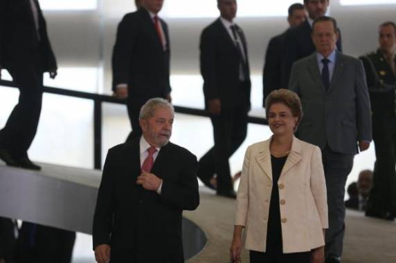 Próximos dias devem ser decisivos para a posse na chefia da Casa Civil e o futuro do governo petista, com definições de PMDB e PP e na Justiça