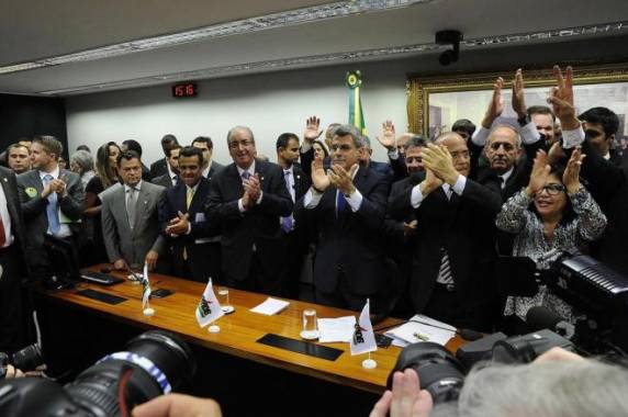 Presidente da Câmara, Eduardo Cunha (RJ), compôs a mesa que coordenou a reunião