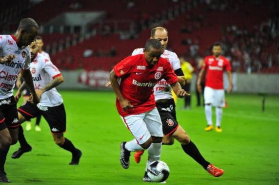 Xavante marcou um golaço no primeiro tempo, mas viu a virada colorada na segunda etapa