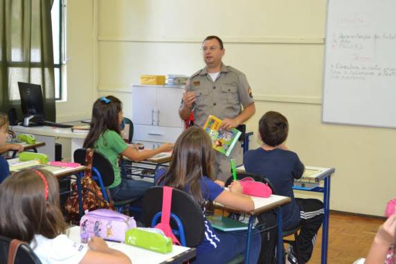 Programa Educacional de Resistência às Drogas e a Violência 

(PROERD) é direcionado a turma do 5º ano e é conduzido pelo Sargento da Brigada Militar Dilso Secconi