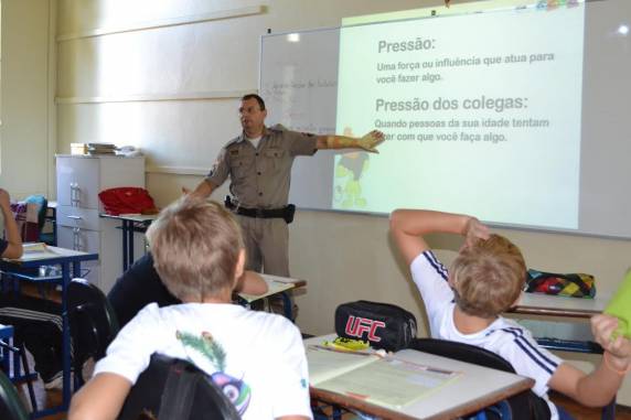 Programa Educacional de Resistência às Drogas e a Violência 

(PROERD) é direcionado a turma do 5º ano e é conduzido pelo Sargento da Brigada Militar Dilso Secconi
