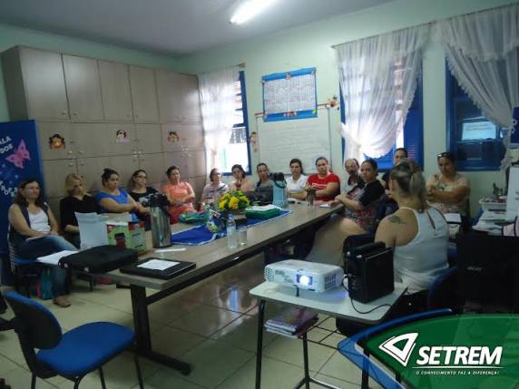 Esse foi o foco da capacitação organizada pelo Departamento de Extensão da SETREM 

na Escola Estadual Alfredo Nedel e conduzida pela pedagoga Franciele Acker