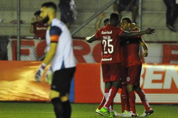 Ernando marcou o gol colorado no segundo tempo