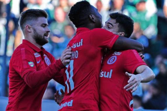Andrigo marcou o gol colorado em Caxias do Sul