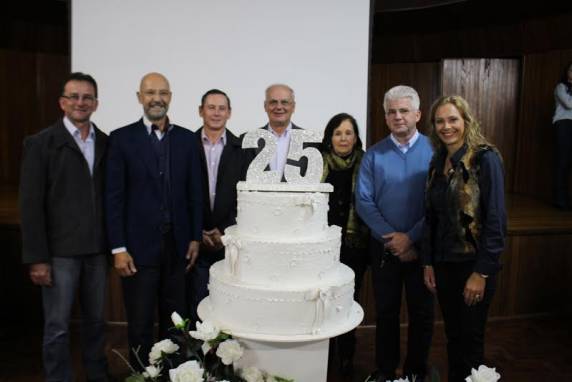 Programa iniciou no dia 3 de maio de 1991 com uma turma de Gestão Empresarial. Mais de um mil pessoas alcançaram sua especialização na Instituição