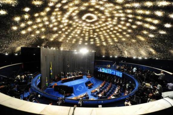 Com afastamento de Dilma, vice Michel Temer assume a Presidência