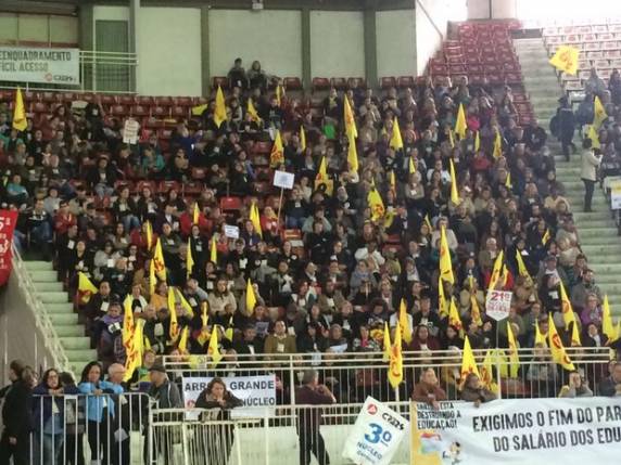 Assembleia geral foi realizada na tarde desta sexta 

(13) em Porto Alegre