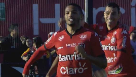 Com dois gols de Felipe Garcia, o Xavante domina o Tricolor, que perde um jogador expulso ainda no primeiro tempo. 

Pressão só aumentou na etapa complementar para alegria da torcida de Pelotas