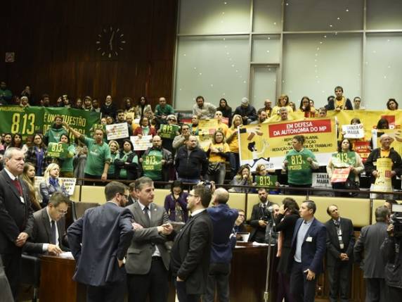 Medida abrange os poderes Judiciário e Legislativo e 

órgãos públicos