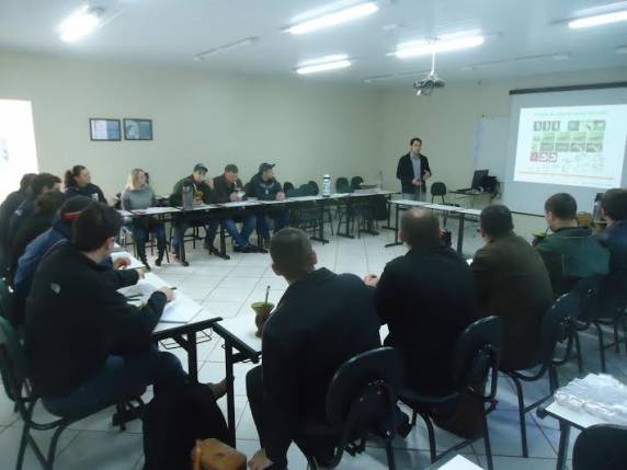 A resposta a 

esta pergunta foi o tema da atividade de extensão dos cursos Técnico em Agropecuária e Bacharelado em Agronomia da SETREM