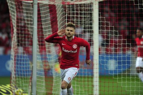 Gols foram 

marcados por Sasha e Vitinho