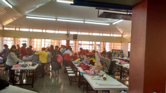 Cerca de 70 pessoas receberam roupas coletadas na 

campanha Aqueça sua Solidariedade e participaram de tarde cultural