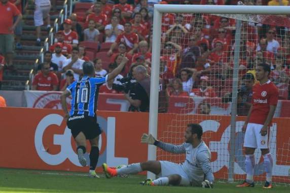 Meia fez o gol da vitória tricolor aos 19 do primeiro tempo