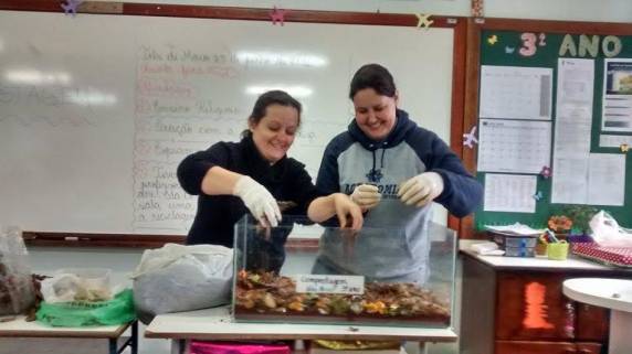 Atividade foi realizada pela turma do 3º ano da professora Lisiane Canabarro Zart 

durante aula com a bióloga Claudiane Willers