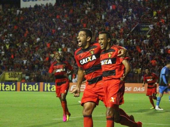 Partida foi válida pela 15ª rodada do Brasileirão, em Pernambuco