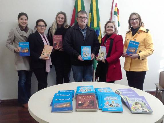 Exemplares serão distribuídos entre as EMEFs e a Biblioteca Pública Municipal