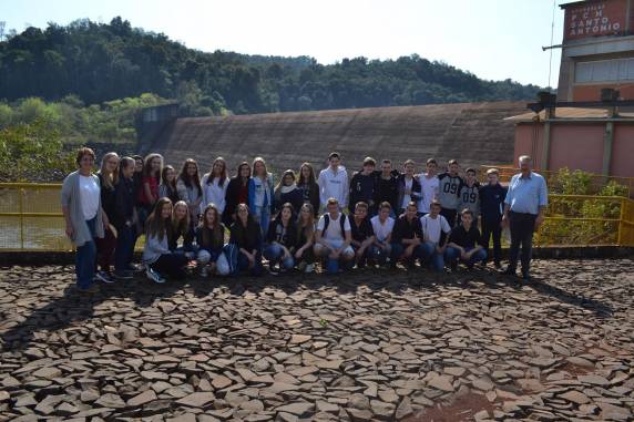 A Pequena Central Hidrelétrica no rio Santa Rosa tem potência de 4,6 megawatts e gera 1,6 milhão de kilowatts-hora mês