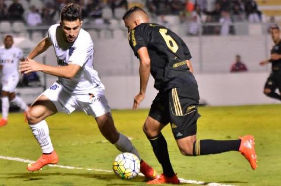 Figueirense não resistiu ao ímpeto da Ponte, que aproveitou a vantagem de jogar em Campinas, onde venceu sete vezes