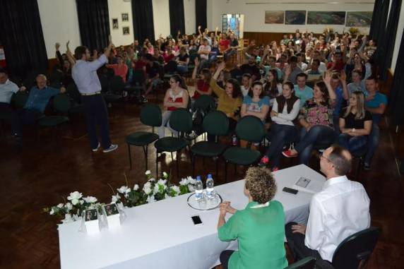 Afirmação é da empresária Sandra Marasca Martini, que juntamente com o empresário Felipe Diesel palestrou aos acadêmicos da 

SETREM