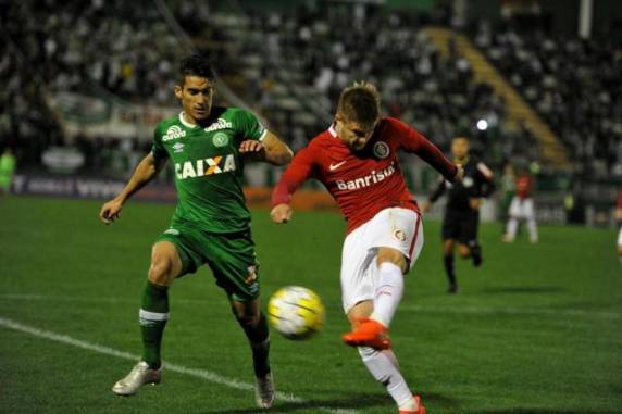 Mesmo com novo técnico, time colorado está há 12 jogos sem vitórias