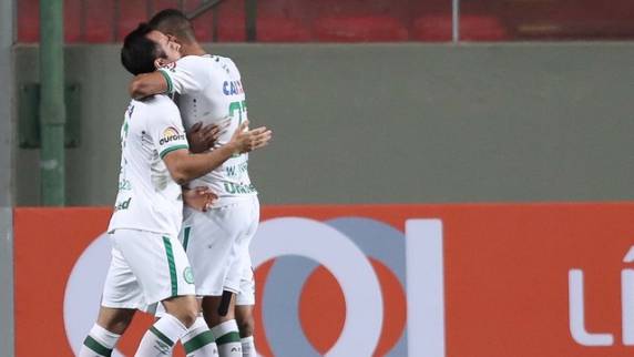 Alison se enrola com João Ricardo e manda para o próprio gol aos 46 do segundo tempo. Chape conquista a segunda vitória seguida e chega aos 30 pontos