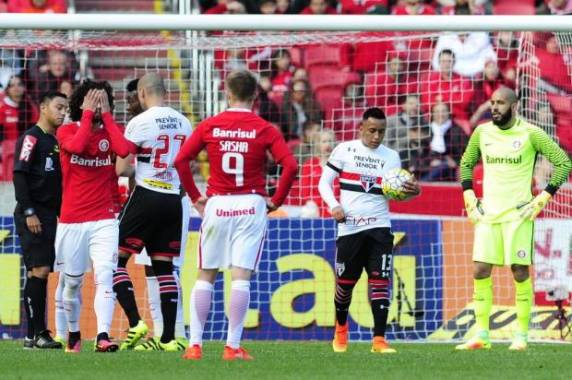 Colorado conseguiu o empate, mas deixou a vitória escapar nos 

minutos finais e frustrou o torcedor