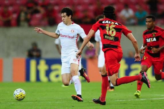 Colorados seguraram vantagem desde os 9 minutos do primeiro tempo, mas acabaram levando gol no fim