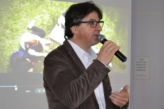 Fauzi de Moraes Shubeita desenvolveu sua tese com o título Análise e modelagem de sistema 

de digestão anaeróbica monitorado para previsão e busca de eficiência de operação