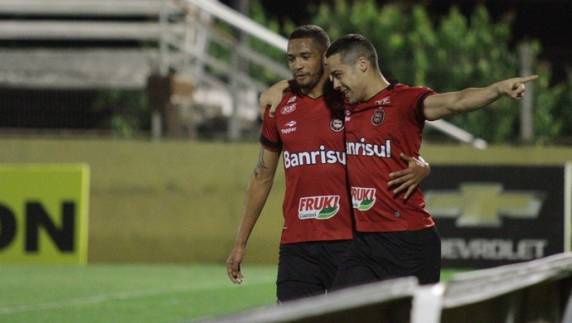 Time de Pelotas definiu placar de 2 a 0 ainda no primeiro tempo no Nabi Abi Chedid