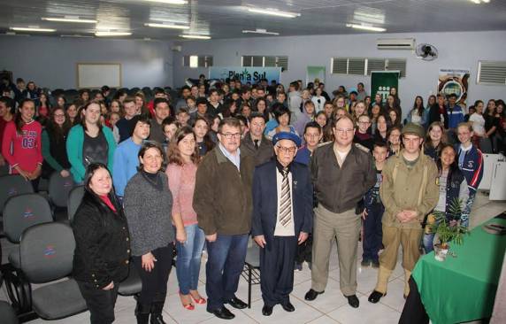 Hasteamento e arriamento serão realizados na Praça Henrique Becker Filho
