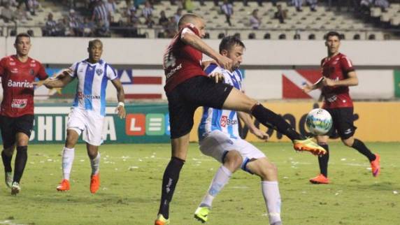 Gaúchos saem na frente logo no início, Papão 

vai para cima e consegue a igualdade. Mas restante da partida é de poucas emoções. Xavante perde a chance de dormir líder na Série B