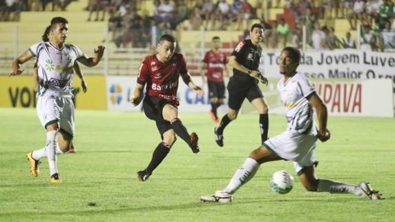 Verdão do Norte conquista importante vitória dentro de casa e se afasta da zona de rebaixamento. Xavante segue no G-4 da Série B do Brasileiro