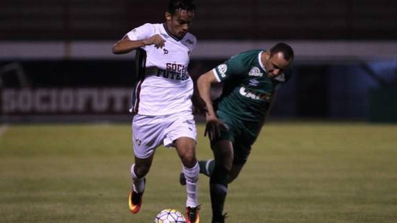 Tricolor encerra invencibilidade em Edson Passos e segue sem conseguir vencer a equipe catarinense, que 

agora soma os mesmos 37 pontos da equipe carioca