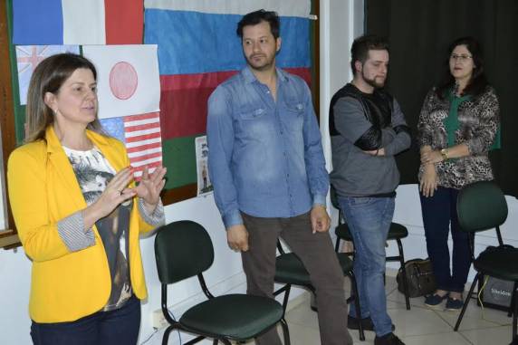 A docente Dione Soares, em atividade integrante do componente curricular de Empreendedorismo e Liderança, levou para sala de aula os empresários 

da Show Time Animações