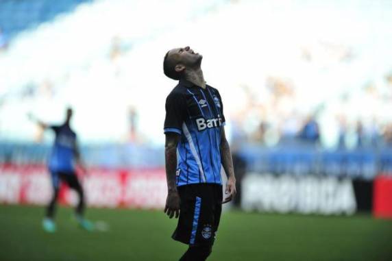 Gol de Gustavo Scarpa no primeiro tempo definiu o jogo