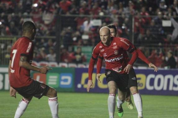 Xavante chega momentaneamente ao terceiro lugar 