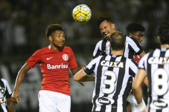 Cariocas marcaram com Sassá, em cobrança 

de pênalti