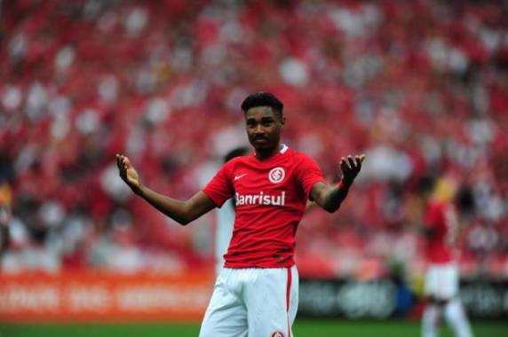 Sasha e Vitinho garantiram o 2 a 1 para o time de Celso Roth