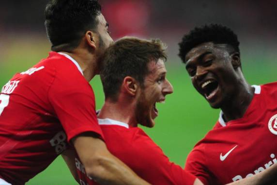 Aylon e Sasha fizeram os gols da vitória por 2 a 0 no Beira-Rio