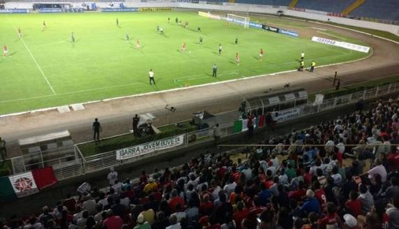 Equipe de Varginha sai na frente e chega a tomar o empate, mas 

aproveita pênalti no fim do segundo tempo para carimbar o passaporte para a grande final